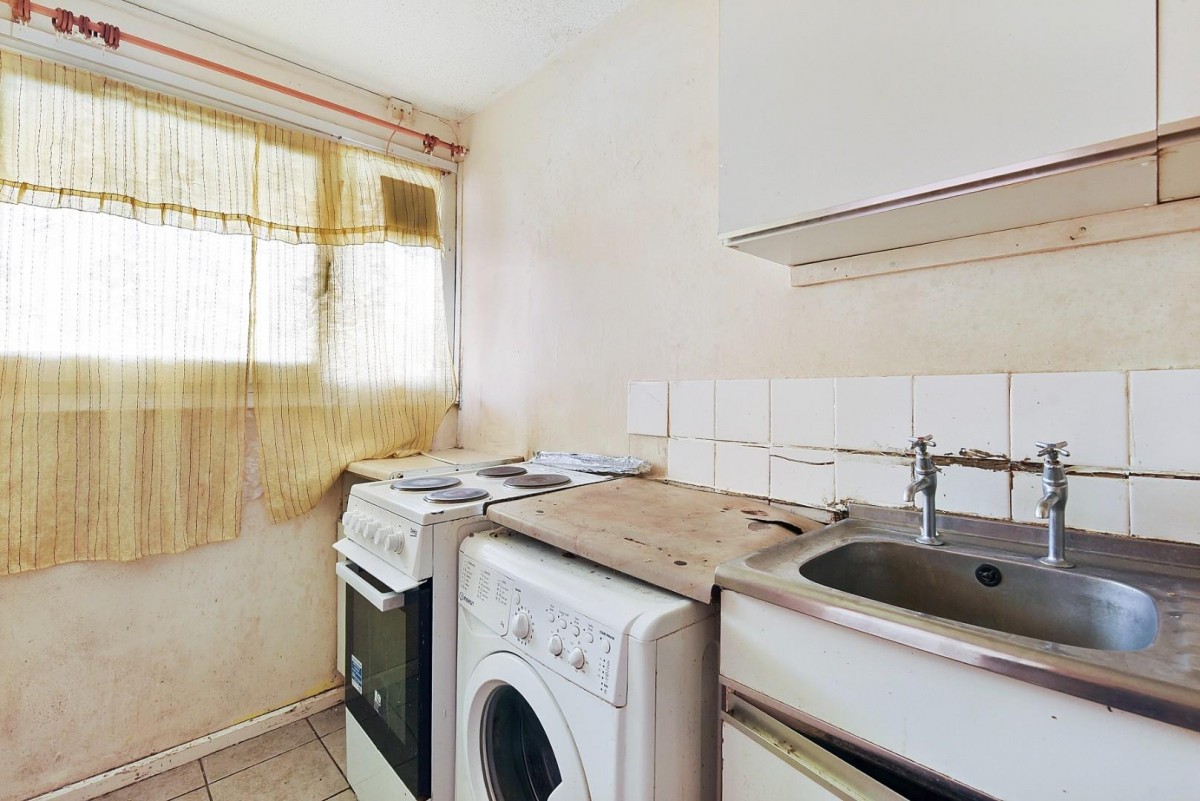 Rothbury Walk, London, N17