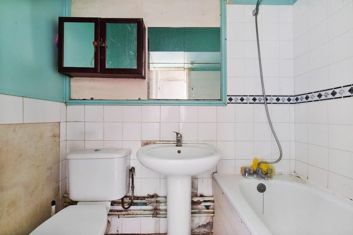 Rothbury Walk, London, N17