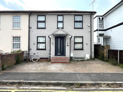Room to let- Cambrian Grove, Gravesend