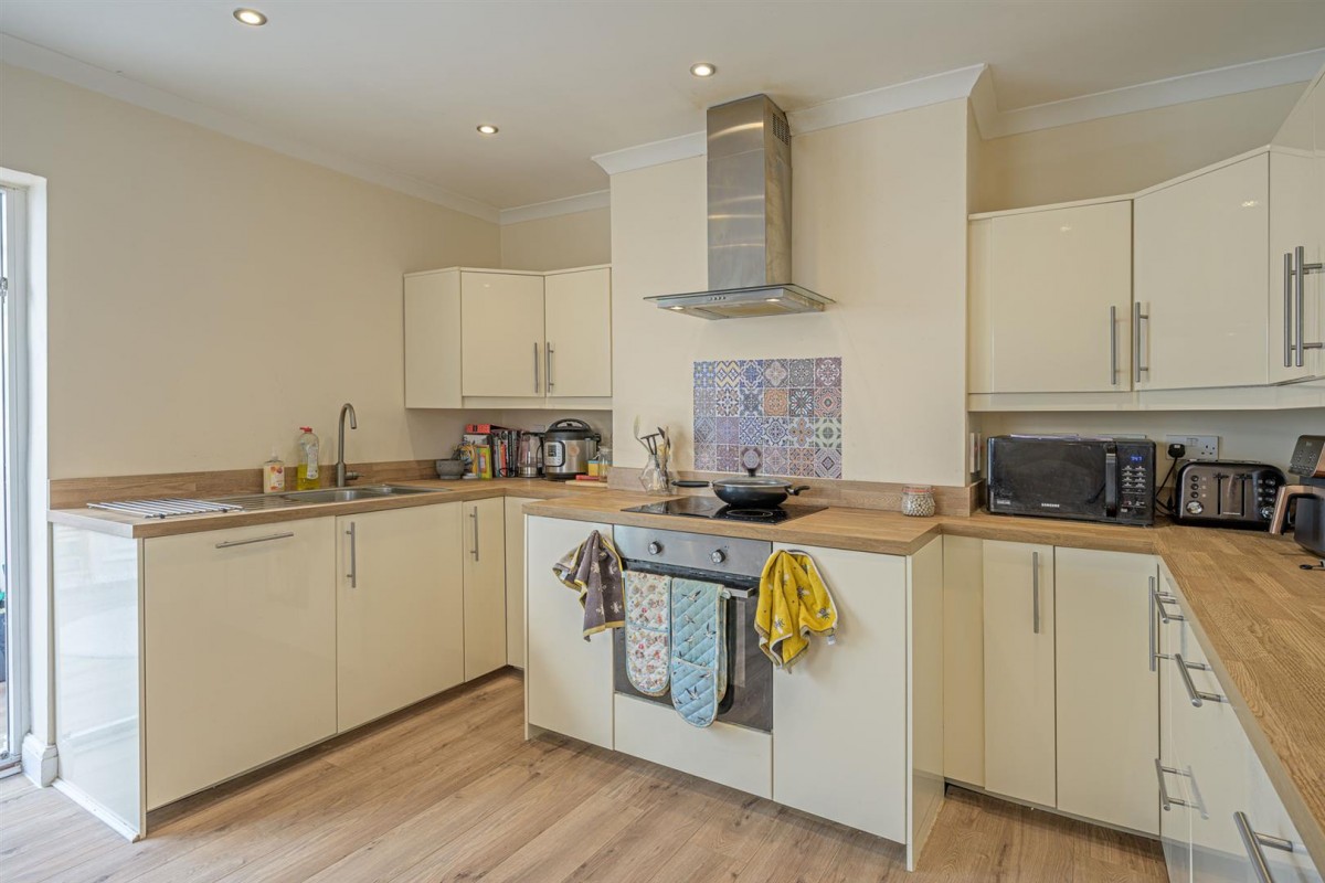 Lyndhurst Drive, Stourbridge, DY8 5YQ