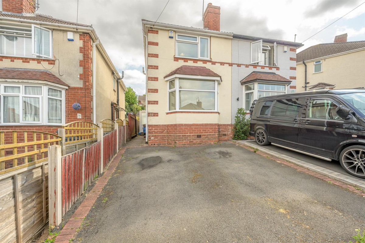 Lyndhurst Drive, Stourbridge, DY8 5YQ