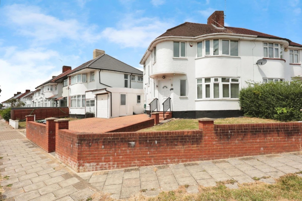 Curzon Avenue, Stanmore