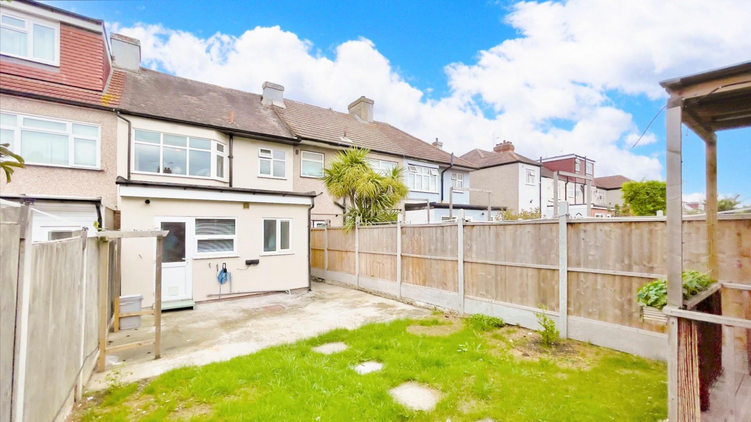 Adelaide Gardens, Chadwell Heath, RM6
