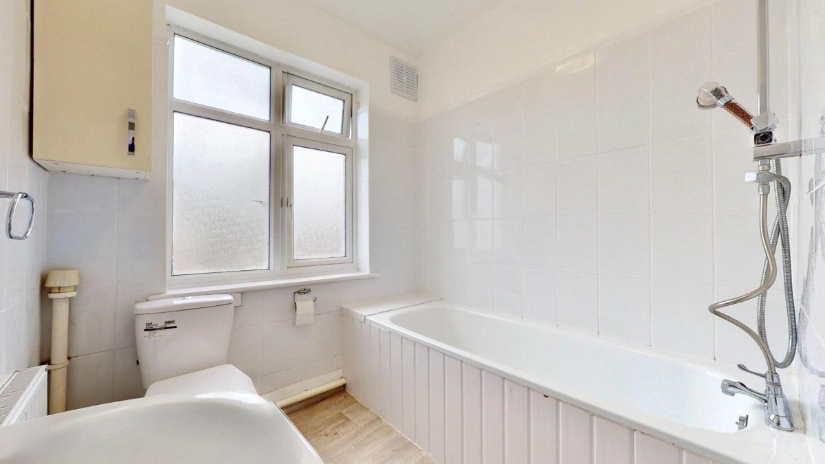 Adelaide Gardens, Chadwell Heath, RM6