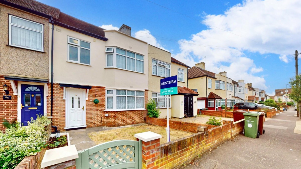 Adelaide Gardens, Chadwell Heath, RM6