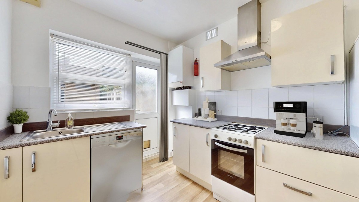 Adelaide Gardens, Chadwell Heath, RM6
