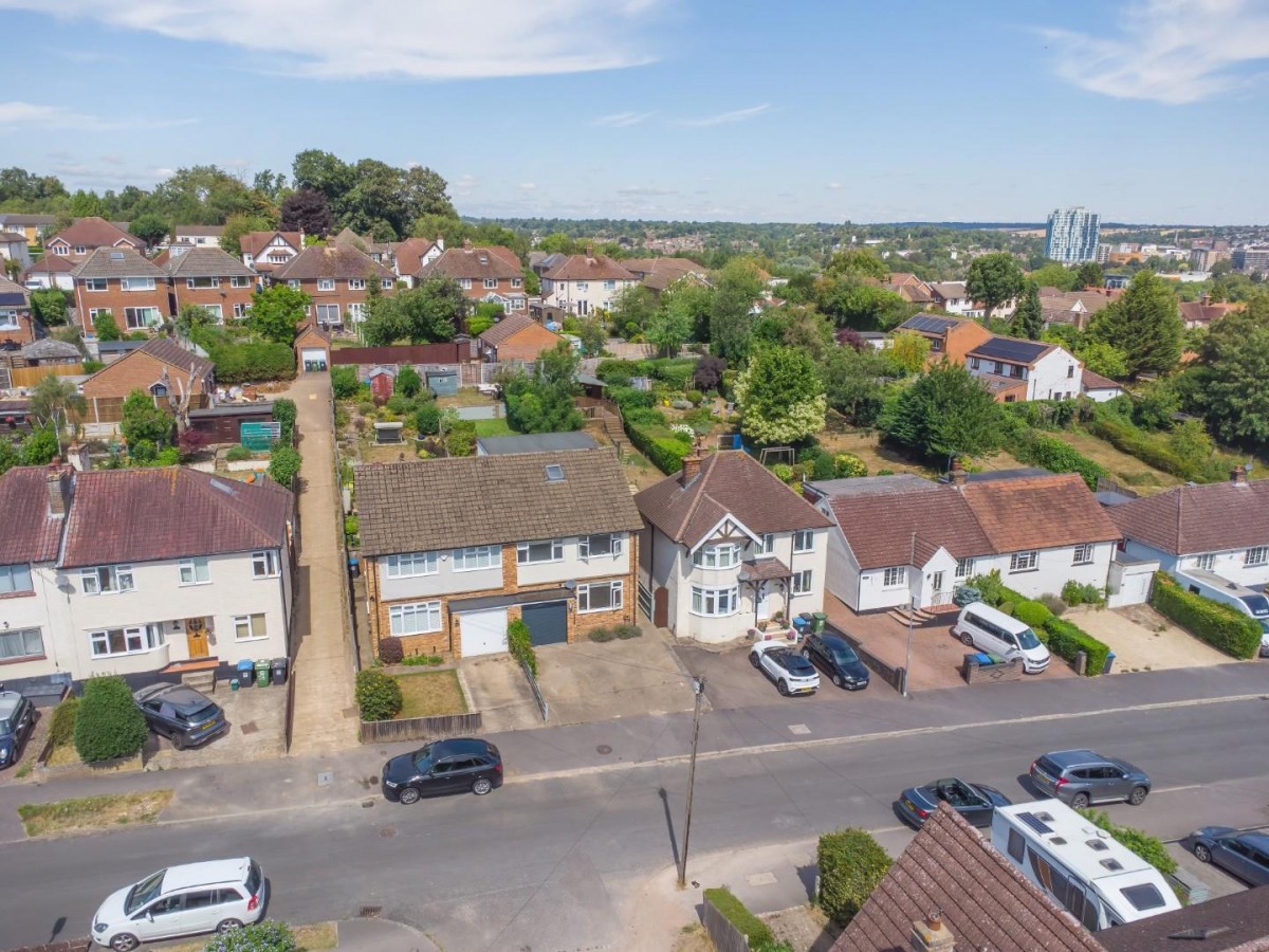 West Valley Road, Apsley