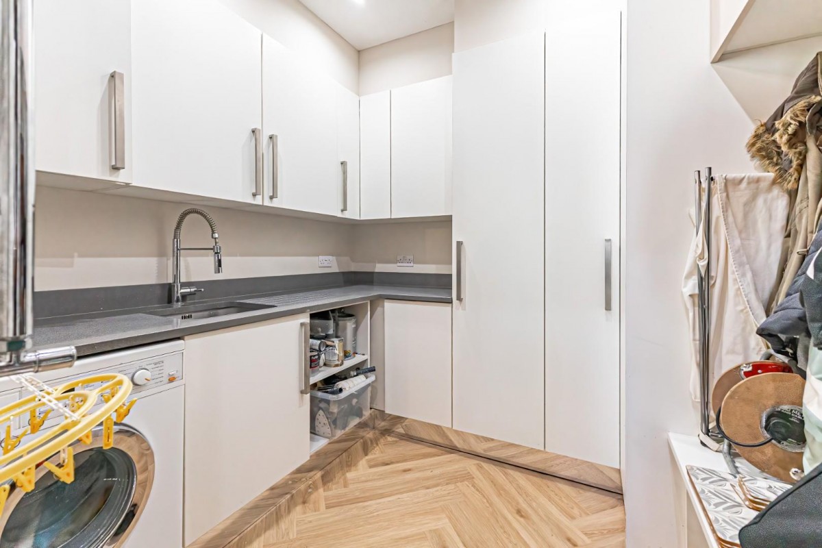 West Valley Road, Apsley