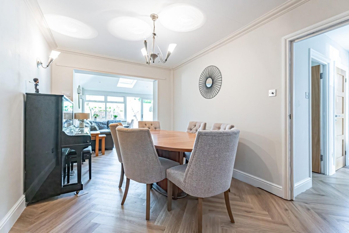 West Valley Road, Apsley