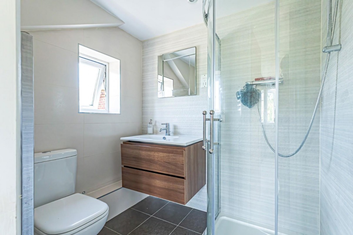 West Valley Road, Apsley