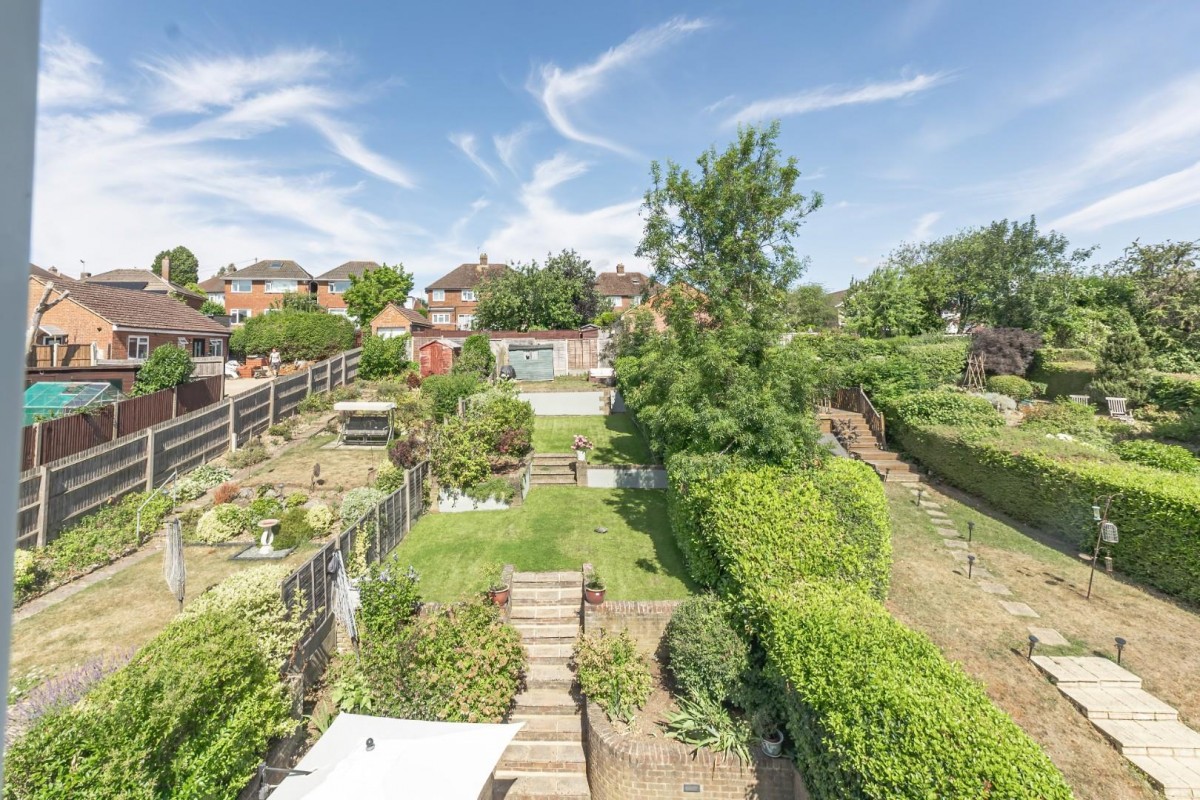 West Valley Road, Apsley