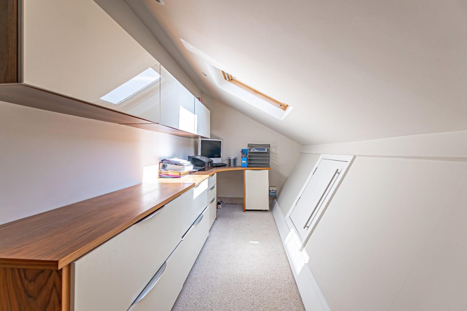 West Valley Road, Apsley