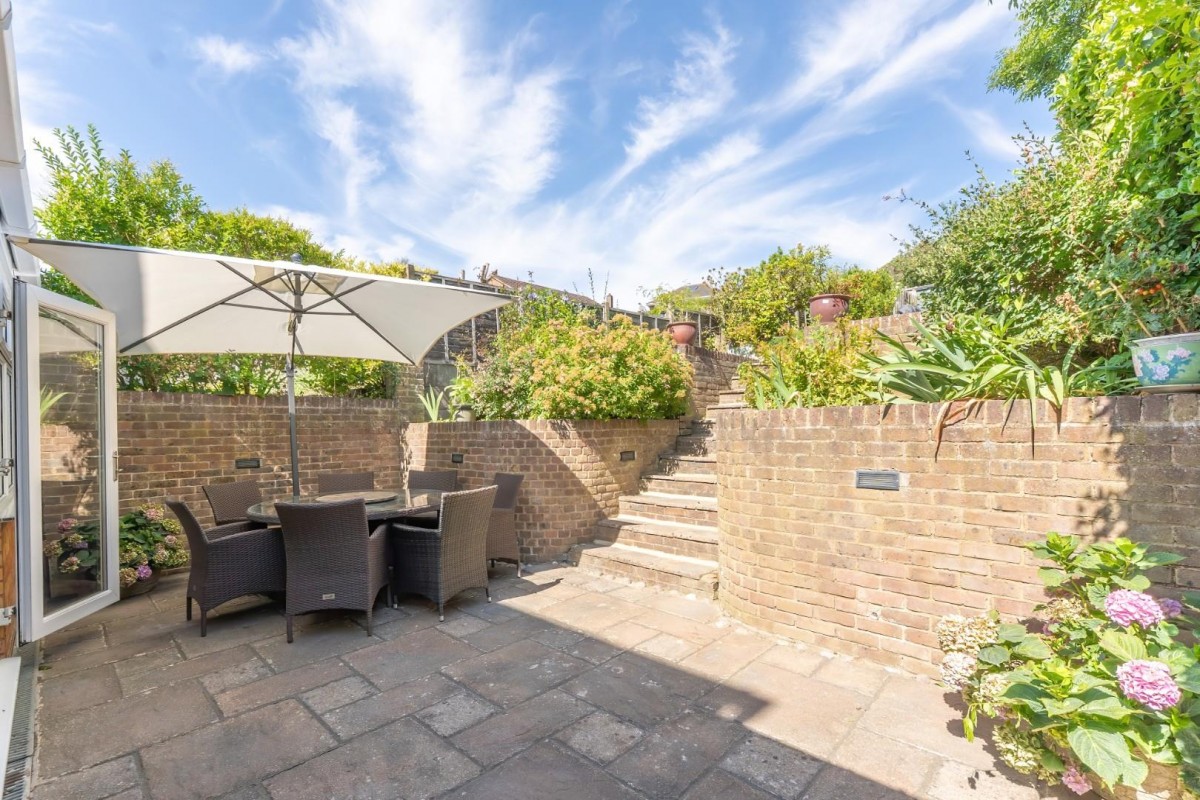 West Valley Road, Apsley