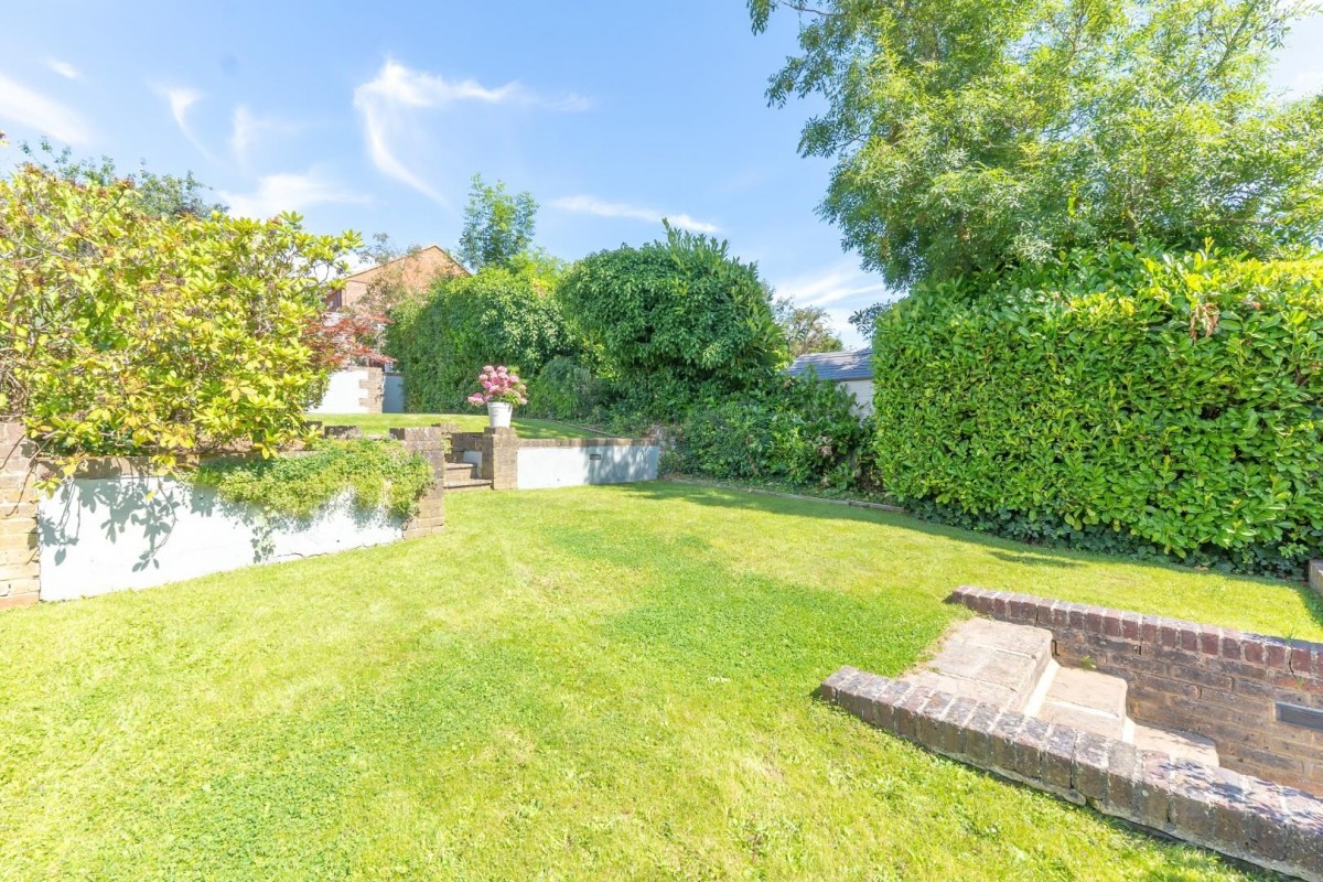 West Valley Road, Apsley