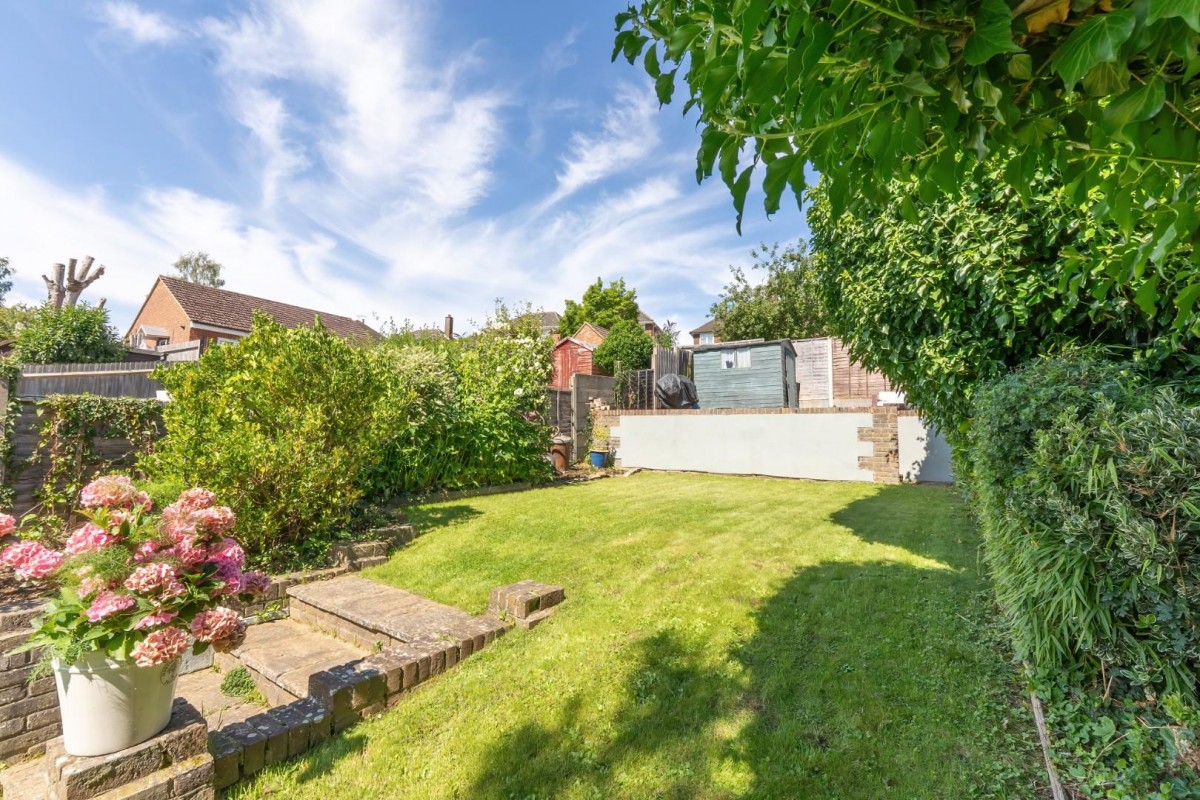 West Valley Road, Apsley