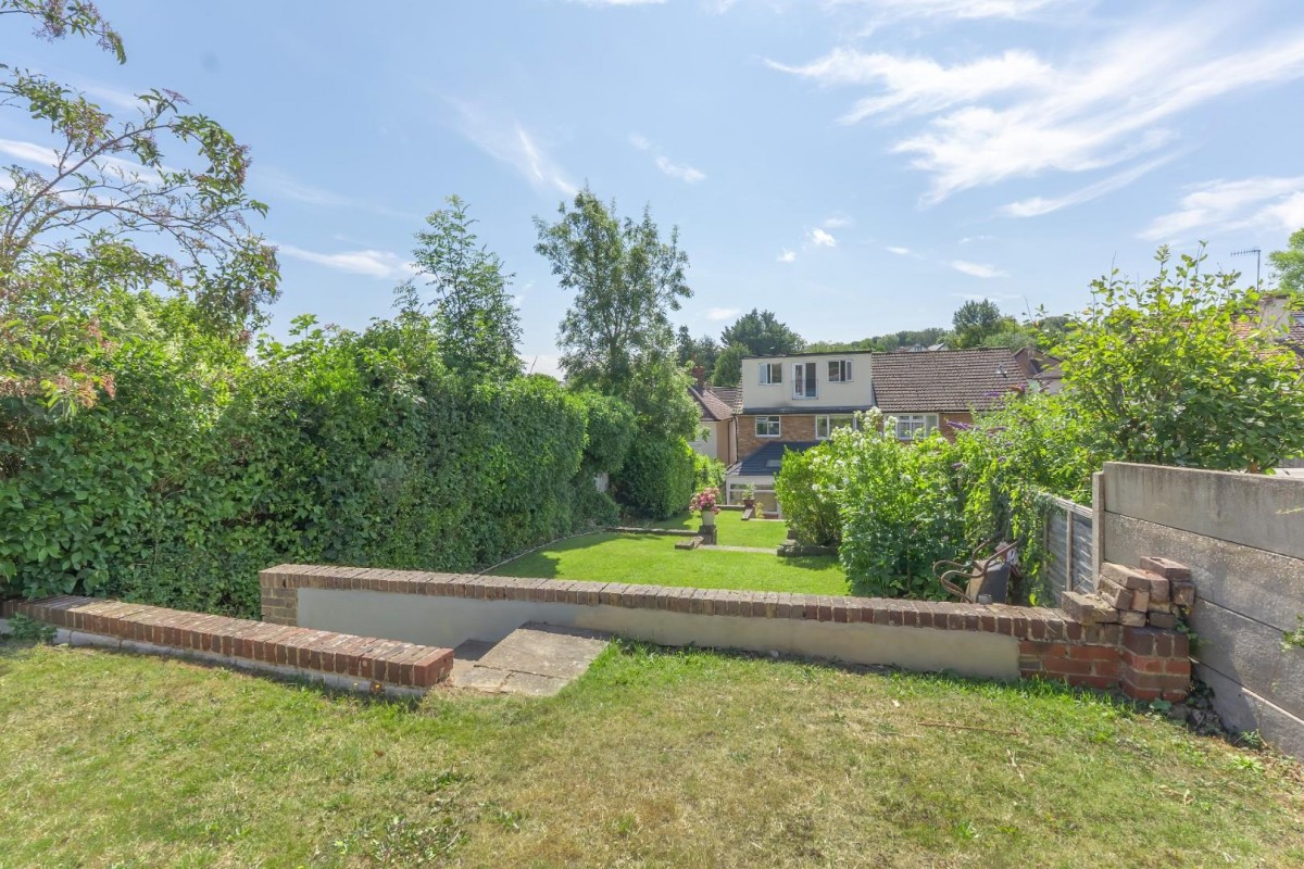 West Valley Road, Apsley