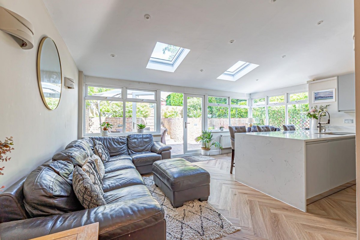 West Valley Road, Apsley