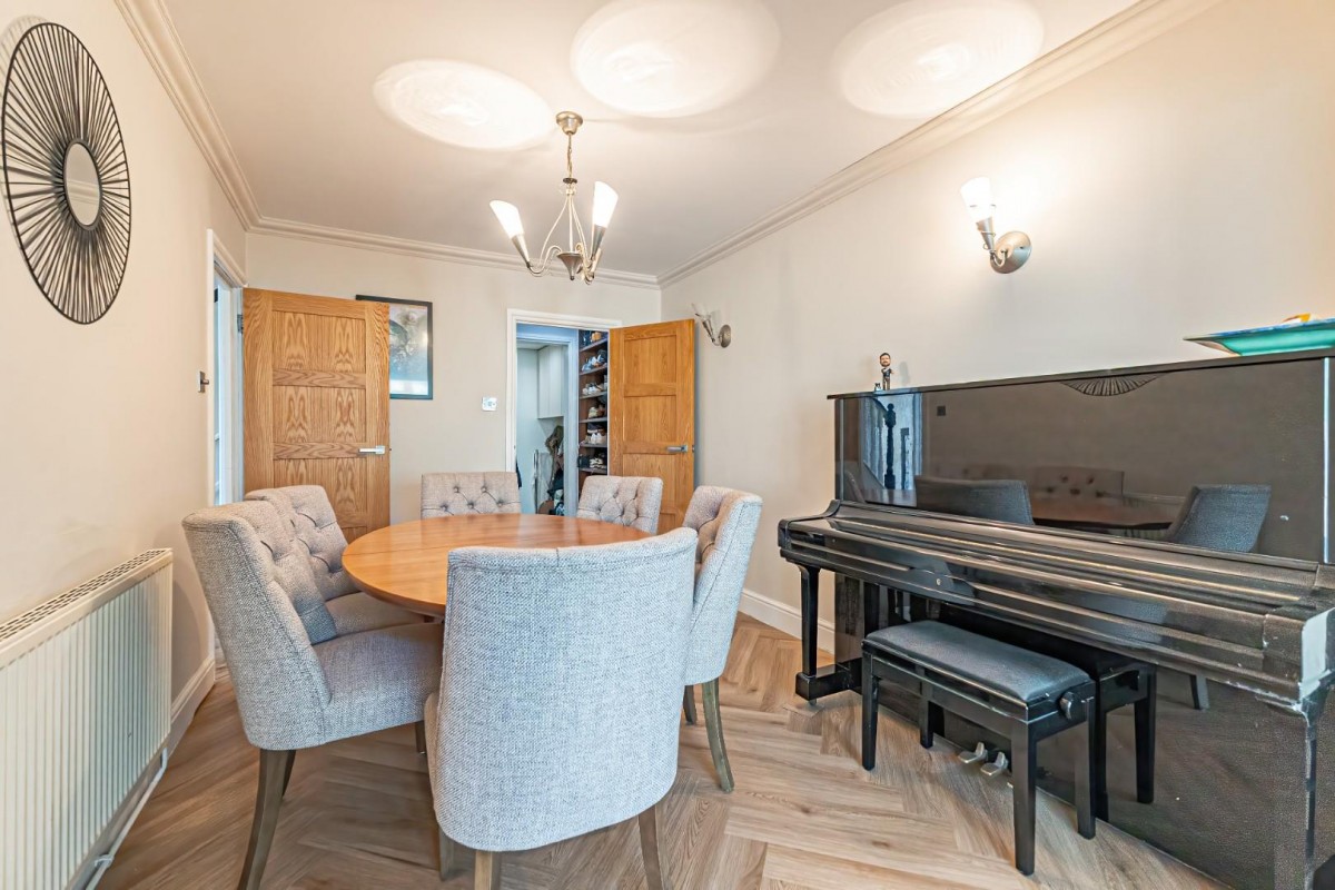 West Valley Road, Apsley