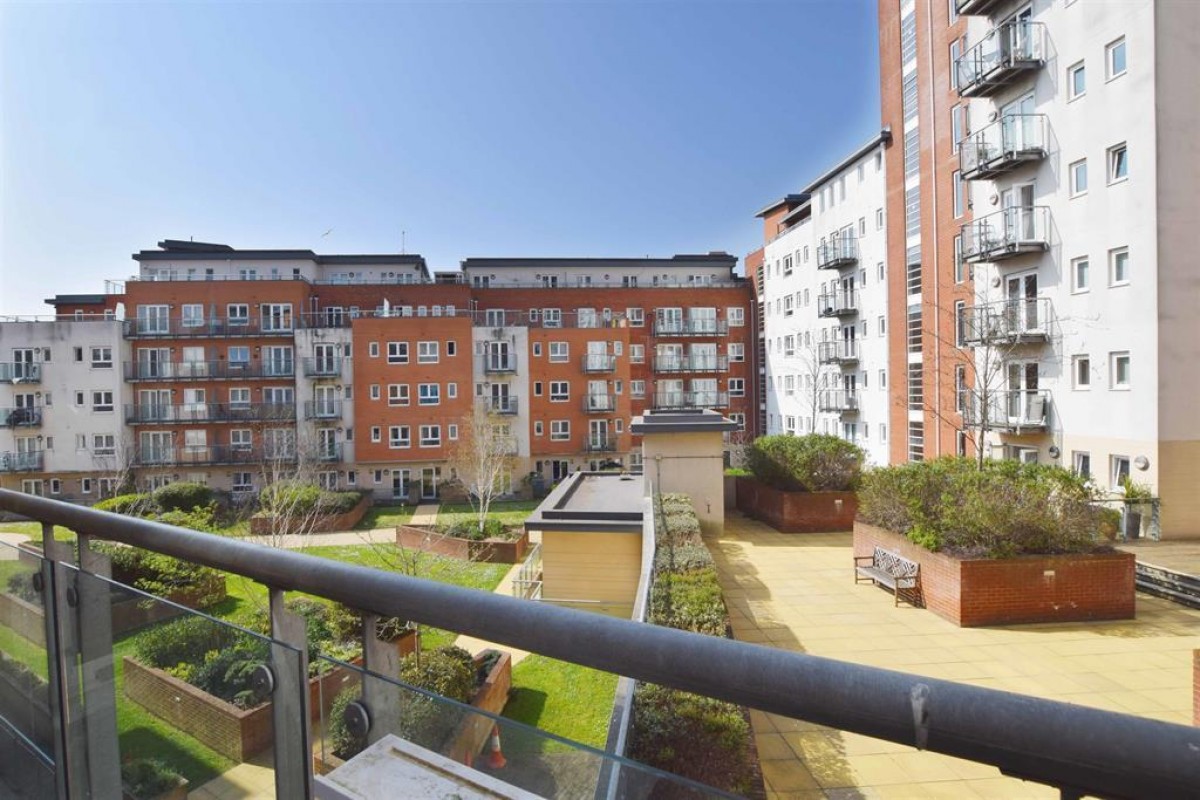 Oceana Boulevard, Orchard Place, Southampton