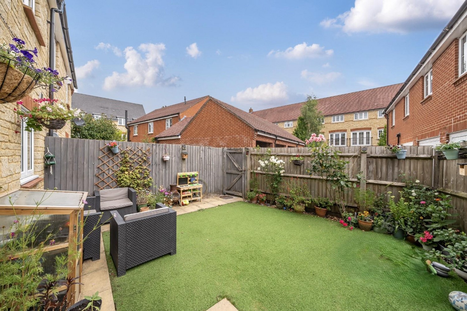 Streamside Walk, Milborne Port