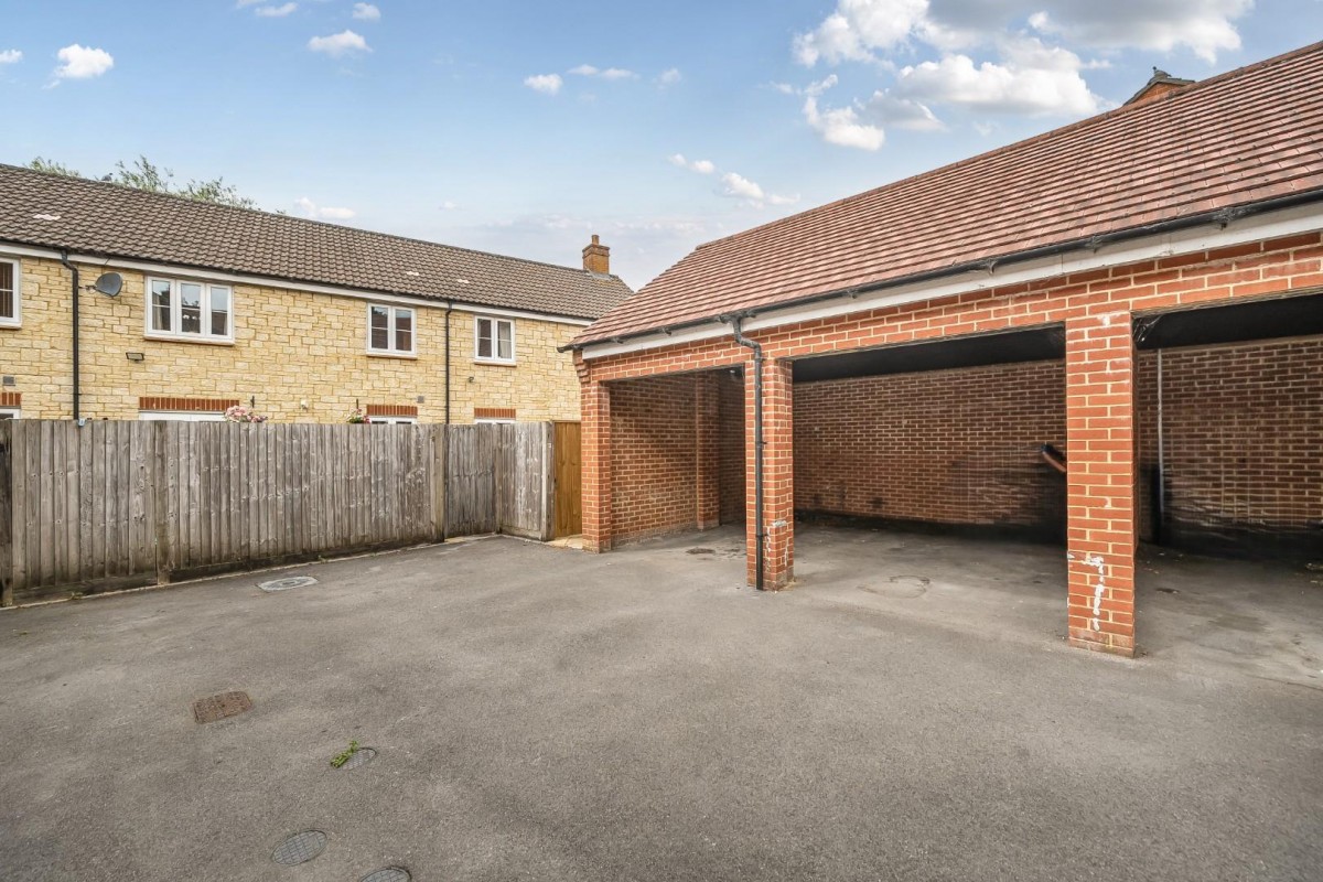 Streamside Walk, Milborne Port