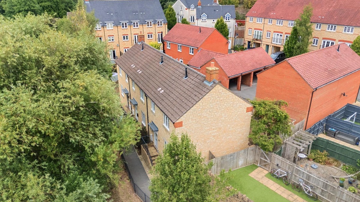 Streamside Walk, Milborne Port