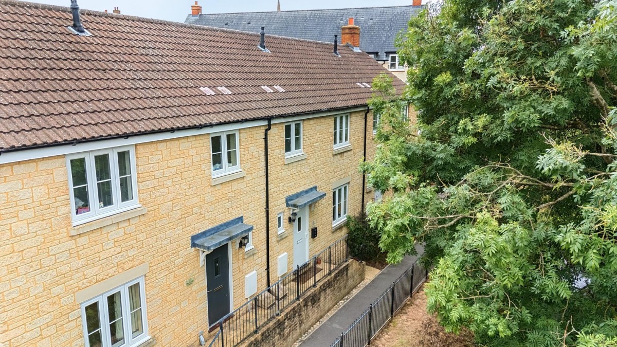 Streamside Walk, Milborne Port