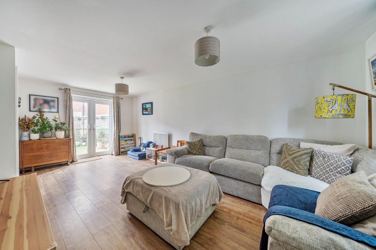 Streamside Walk, Milborne Port