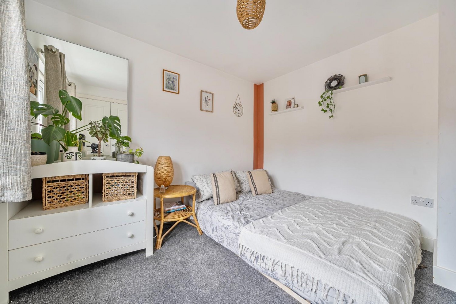 Streamside Walk, Milborne Port