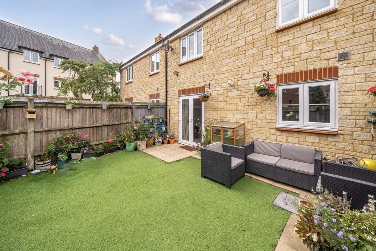 Streamside Walk, Milborne Port