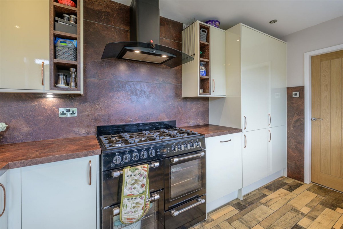 Hopyard Lane, Lower Gornal, DY3 2XG