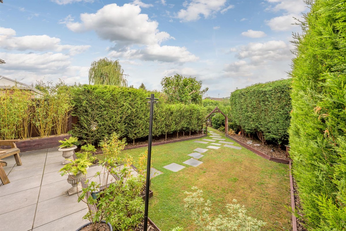 Hopyard Lane, Lower Gornal, DY3 2XG