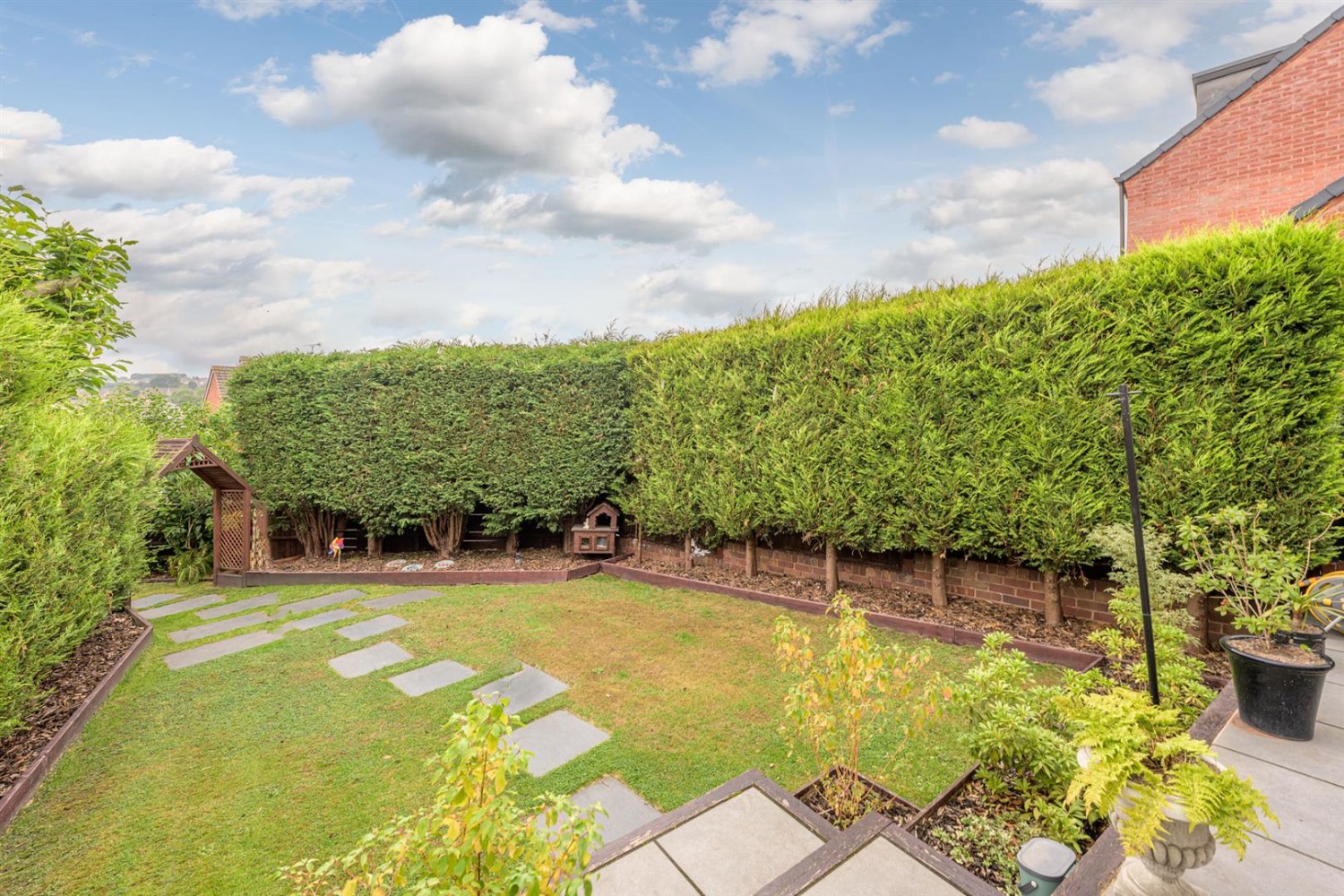 Hopyard Lane, Lower Gornal, DY3 2XG