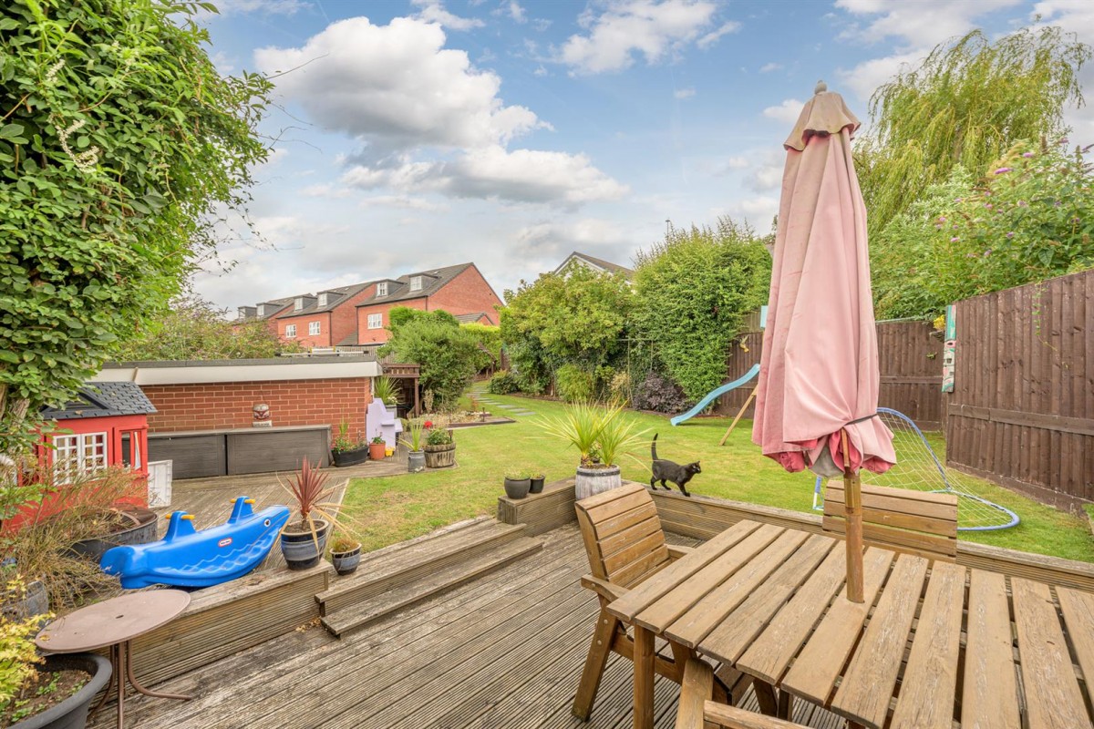 Hopyard Lane, Lower Gornal, DY3 2XG