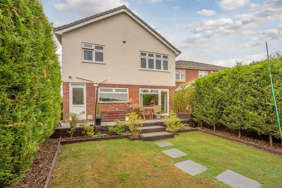 Hopyard Lane, Lower Gornal, DY3 2XG