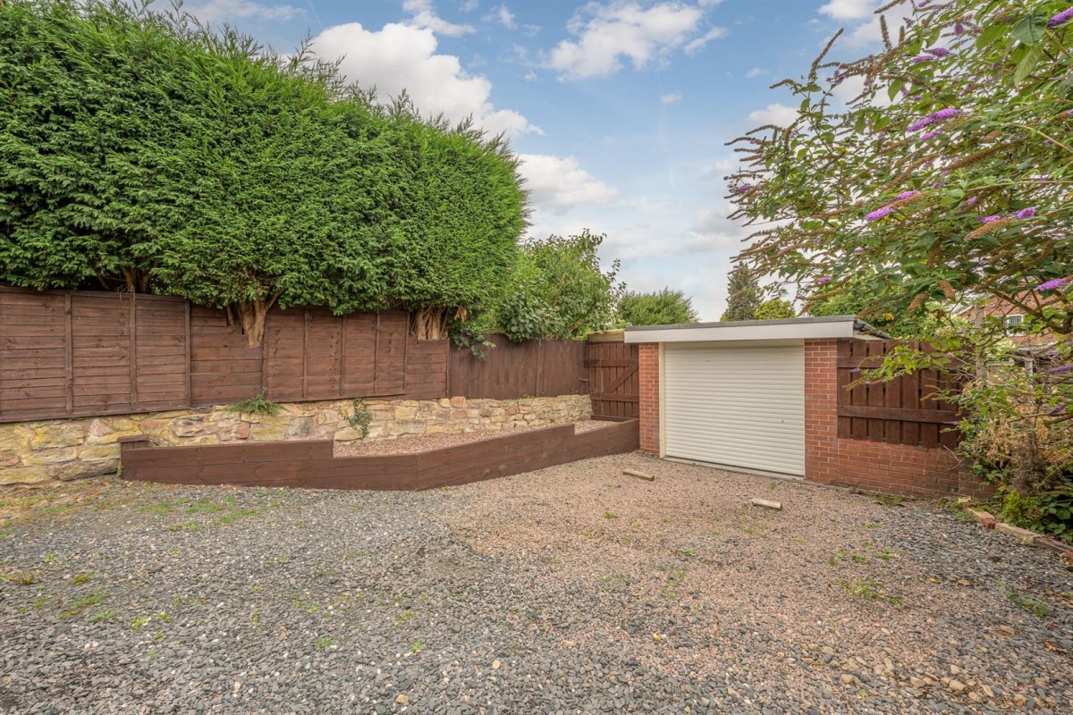 Hopyard Lane, Lower Gornal, DY3 2XG