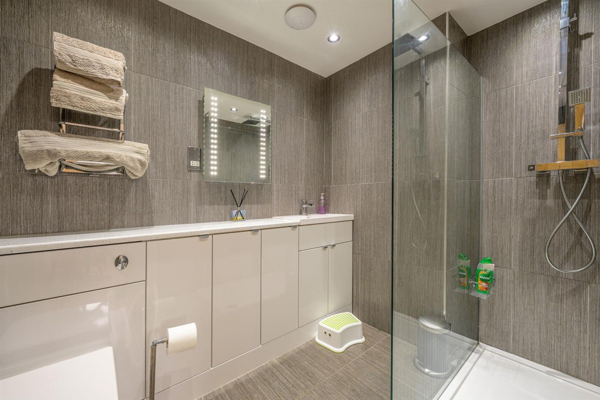 Hopyard Lane, Lower Gornal, DY3 2XG