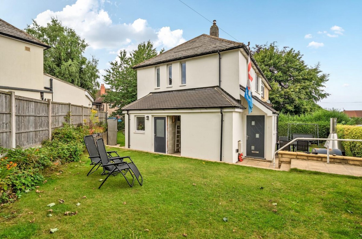 Raynel Approach , Cookridge, LS16