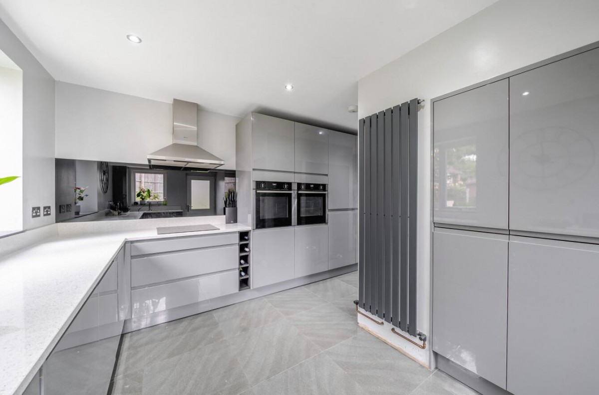 Raynel Approach , Cookridge, LS16