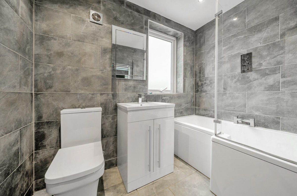 Raynel Approach , Cookridge, LS16