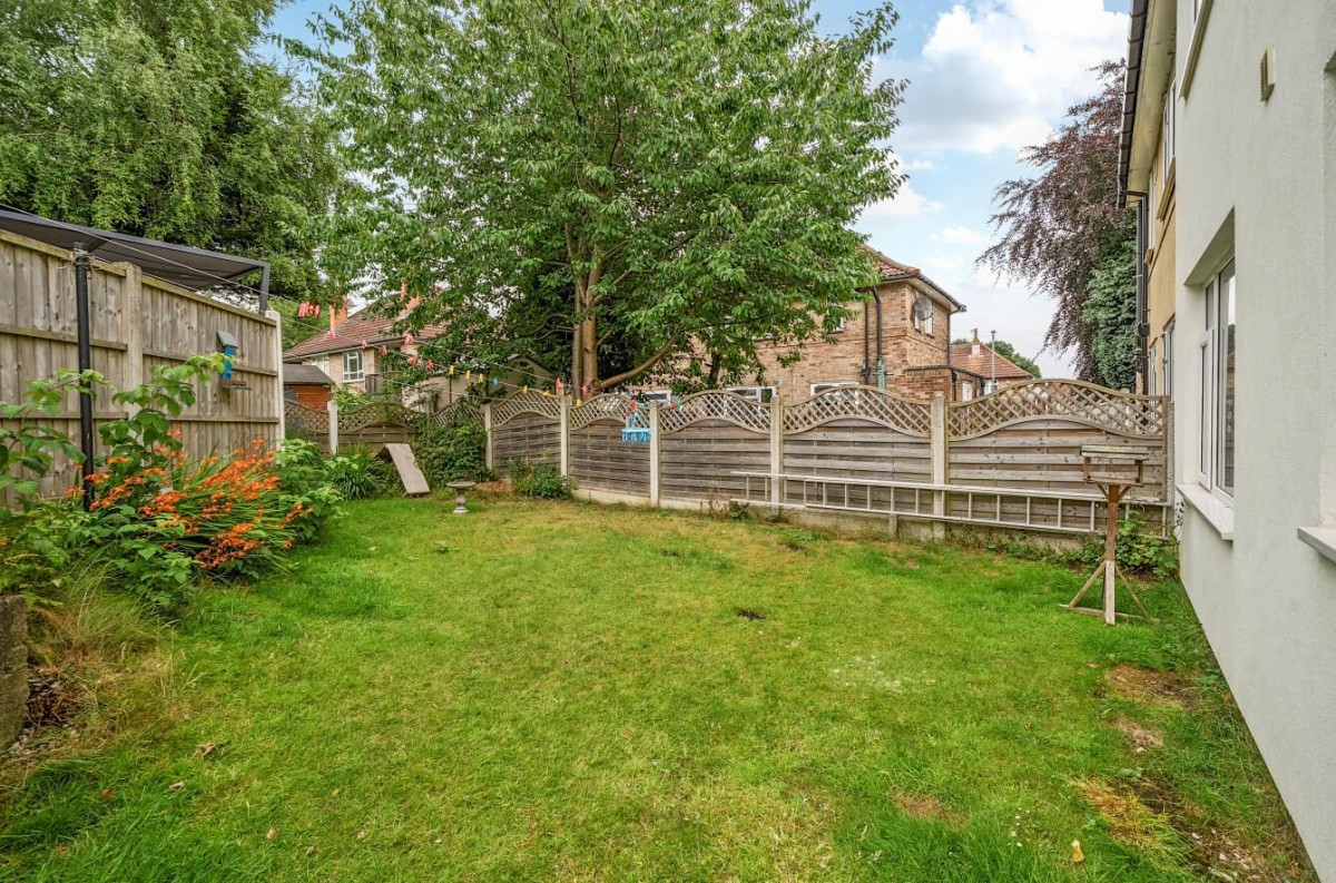 Raynel Approach , Cookridge, LS16