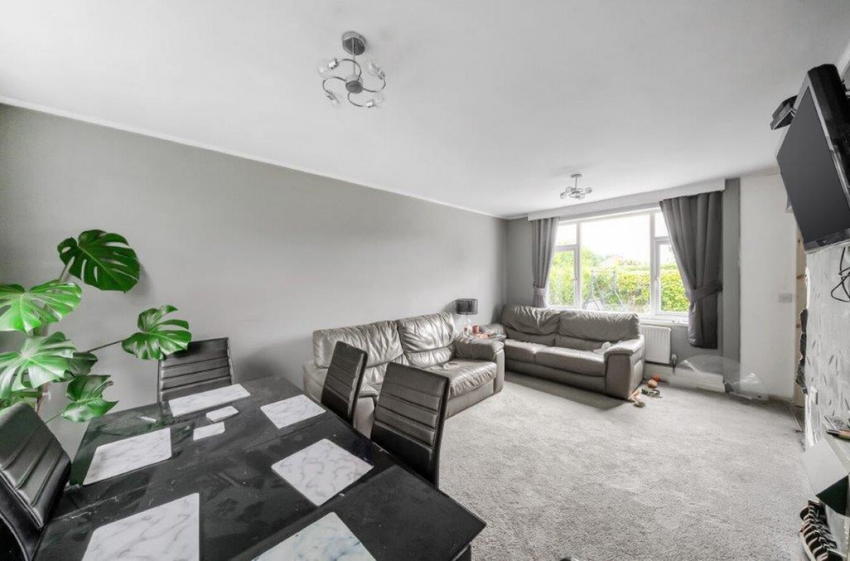 Raynel Approach , Cookridge, LS16