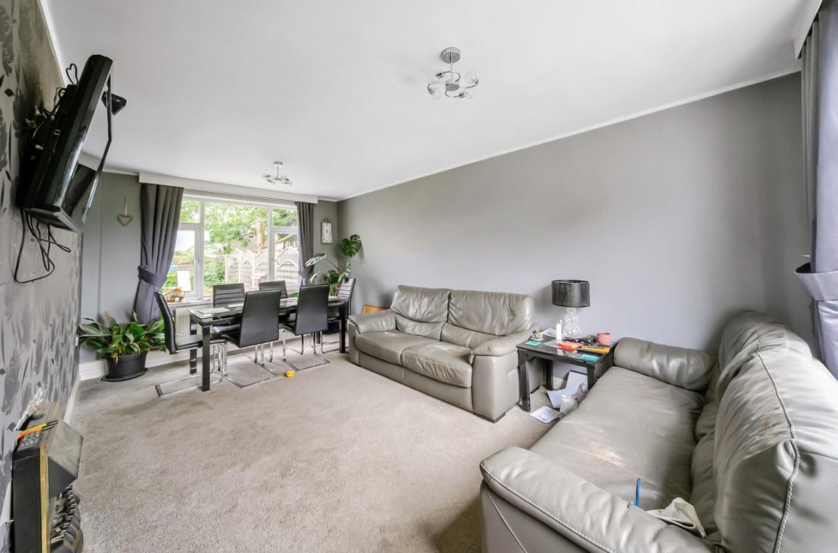 Raynel Approach , Cookridge, LS16