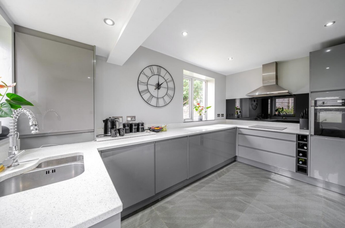 Raynel Approach , Cookridge, LS16