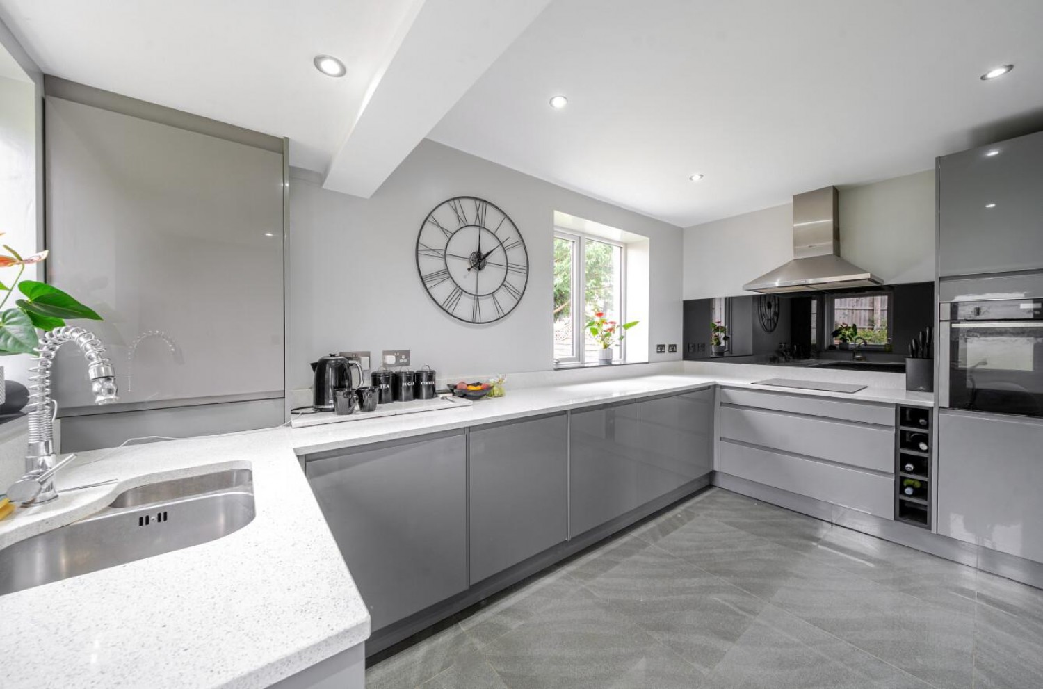 Raynel Approach , Cookridge, LS16