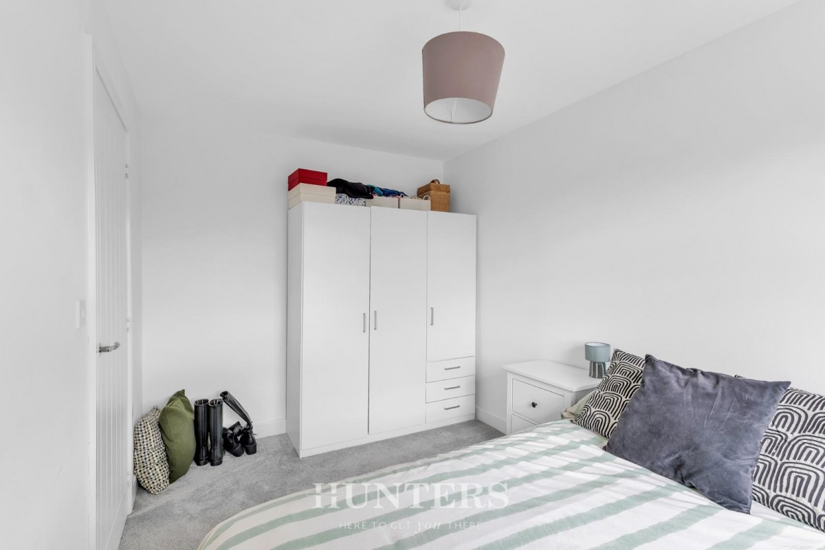 Watt Drive, Middleton M24