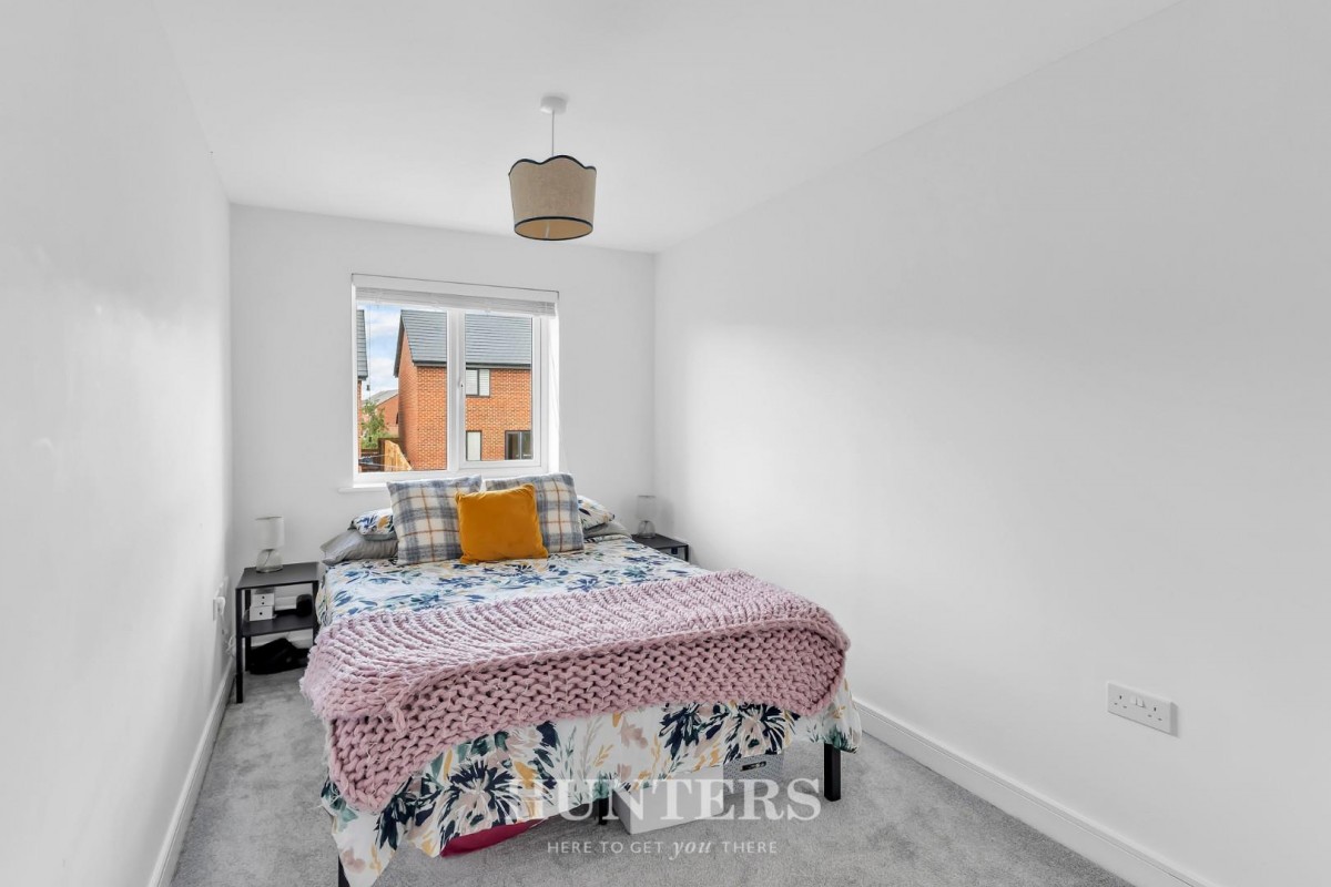 Watt Drive, Middleton M24