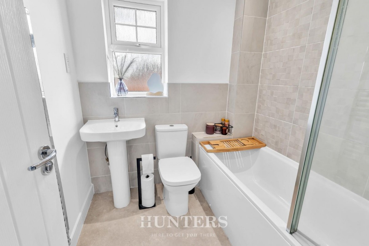 Watt Drive, Middleton M24