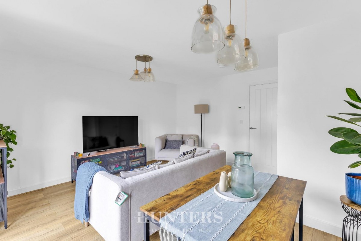 Watt Drive, Middleton M24