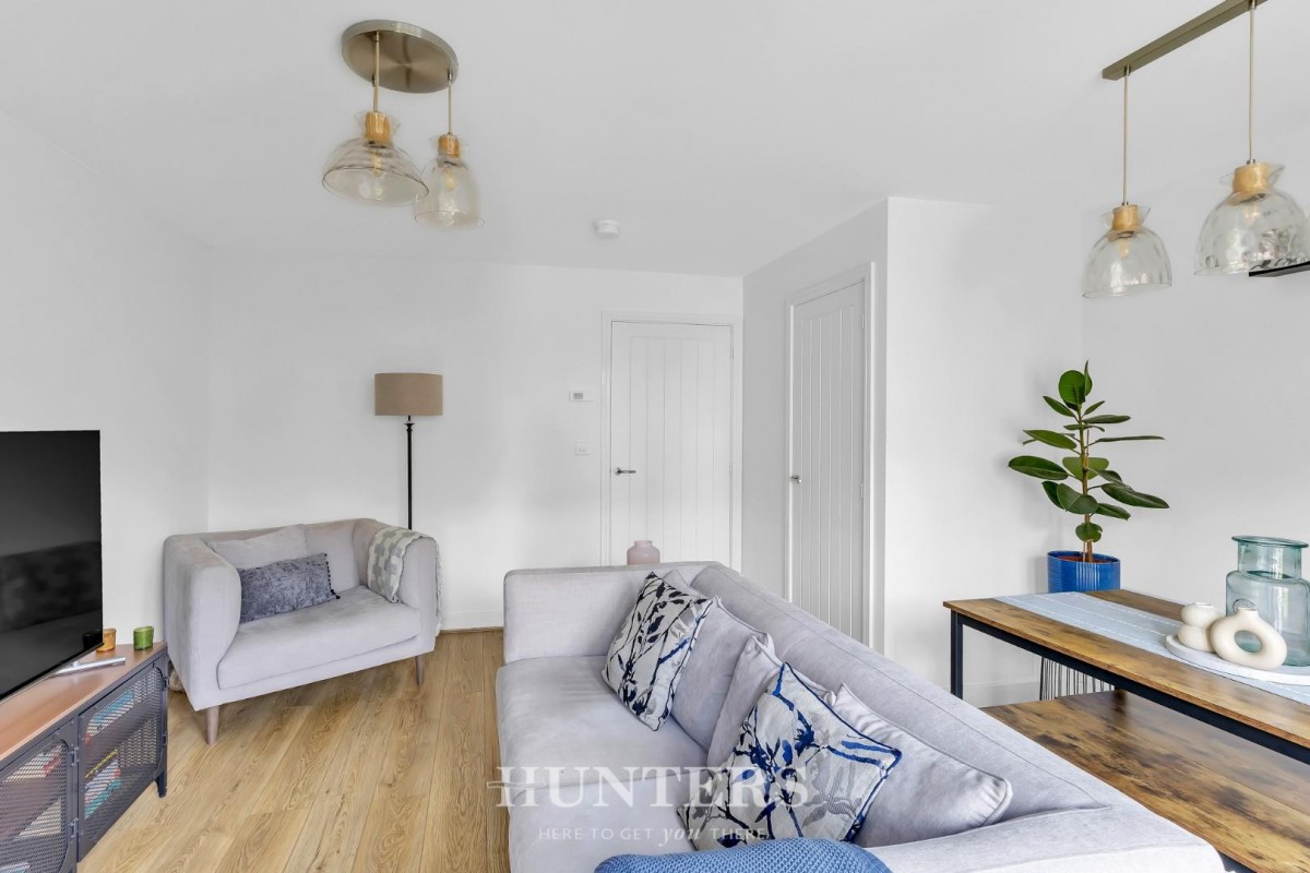 Watt Drive, Middleton M24